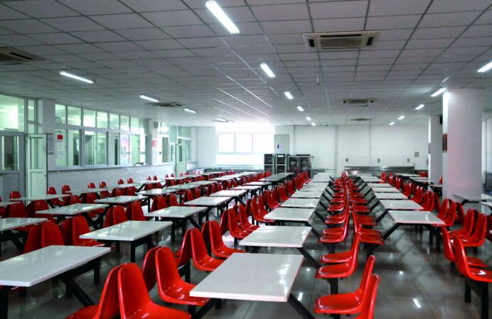 北京市工艺美术高级技工学校宿舍,校园环境图片 北京市工艺美术高级技工学校宿舍,校园环境图片